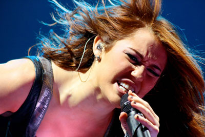 Miley Cyrus Wonder World concert 